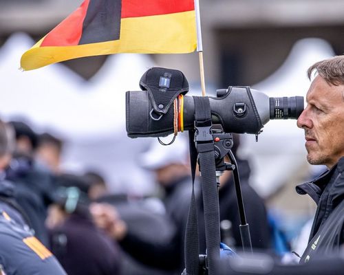 Foto: World Archery / Alles immer im Blick: Bundestrainer Oliver Haidn glaubt, dass sein Team in allen Wettbewerben Chancen hat.