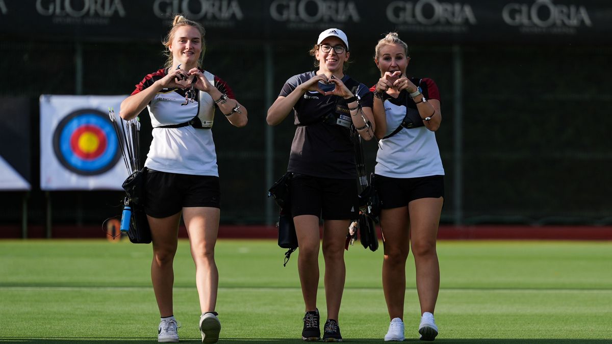 Foto: Aleksandra Szmigiel / Bereit für den ersten Weltcup der Saison: Charline Schwarz, Elisa Tartler und Katharina Bauer (v.l.).