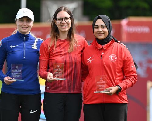 Foto: Eckhard Frerichs / Reena Parna (EST), Elisabeth Straka (AUT) und Elif Berra Gokkir (TUR, v.l.) gewannen die Einzel-Quotenplätze bei den Frauen. 